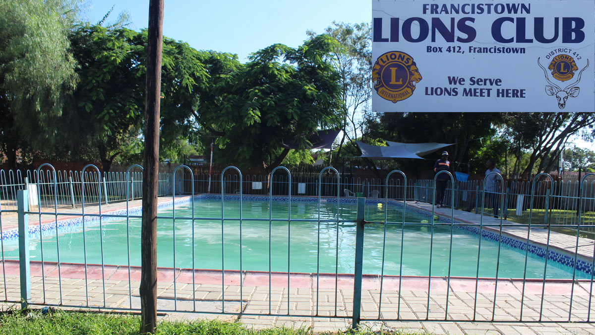 Teen drowns at lions club