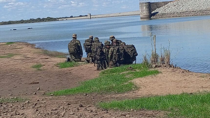 Thirty three soldiers complete swimming course